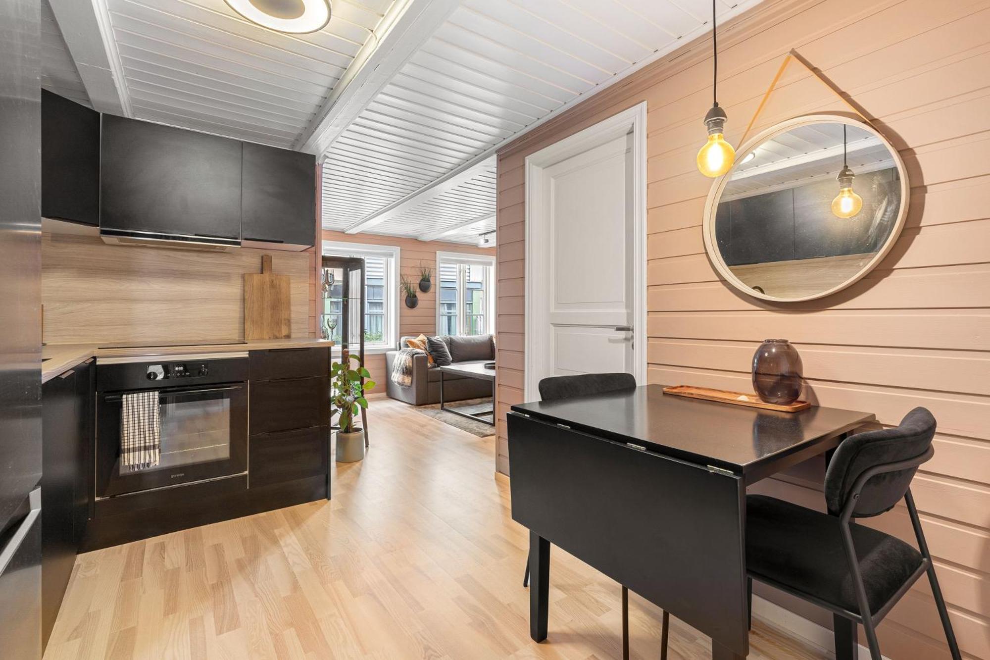Arctic Homes - Red Polar House Tromso Bagian luar foto
